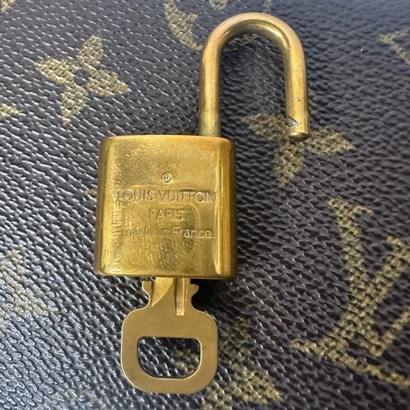 Louis Vuitton Padlock Lock and Key 1 Set Brass Gold
Number 343 Gold Color - Picture 4 of 4